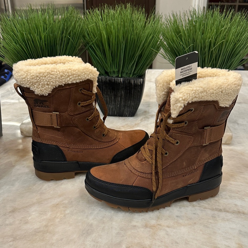 Sorel Tan and Black Boots with Cream lamb Lining 8.5